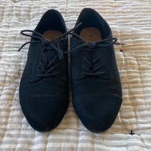 Black dress shoes